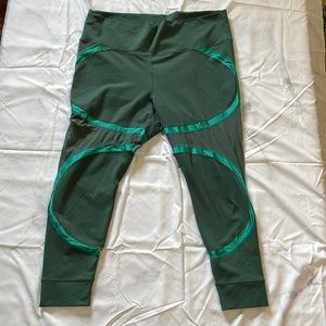 Fabletics power hold workout leggings, green, size 2X. In great condition.
